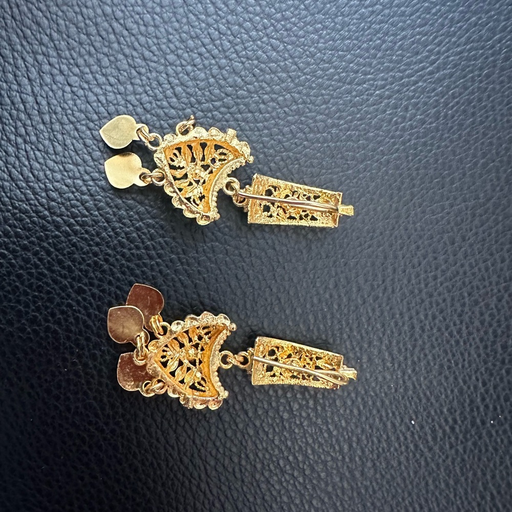 Elegant Gold Necklace - Picture 12 of 16